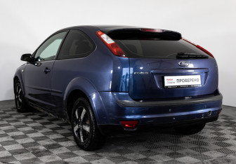 Подержанный автомобиль Ford Focus Hatchback 2006 года (7 фото)