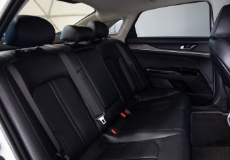 Подержанный автомобиль Kia K5 2020 года (12 фото)