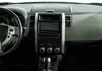 Подержанный автомобиль Nissan X-Trail 2008 года (14 фото)