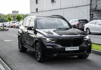 Подержанный автомобиль BMW X5 2019 года (5 фото)