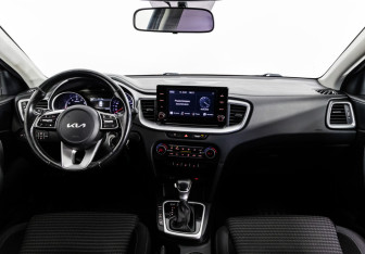 Подержанный автомобиль Kia Ceed Wagon 2021 года (10 фото)