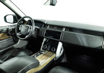 Подержанный автомобиль Land Rover Range Rover 2018 года (9 фото)