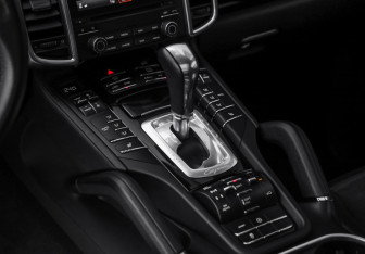 Подержанный автомобиль Porsche Cayenne 2016 года (21 фото)