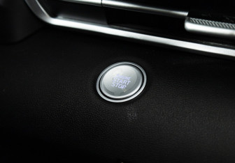 Подержанный автомобиль Hyundai Elantra Sedan 2023 года (18 фото)