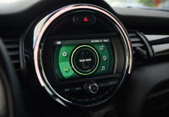 Подержанный автомобиль MINI Hatch 2020 года (17 фото)