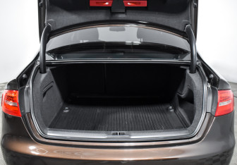 Подержанный автомобиль Audi A4 Sedan 2013 года (18 фото)