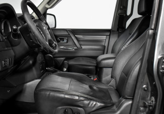 Подержанный автомобиль Mitsubishi Pajero 2014 года (10 фото)