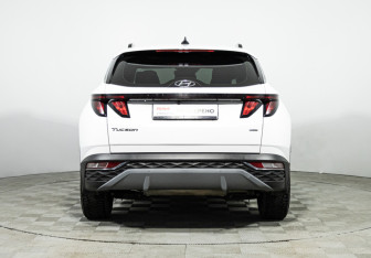 Подержанный автомобиль Hyundai Tucson 2023 года (6 фото)