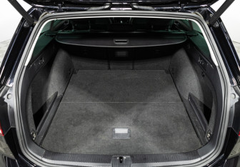 Подержанный автомобиль Volkswagen Passat Wagon 2019 года (21 фото)