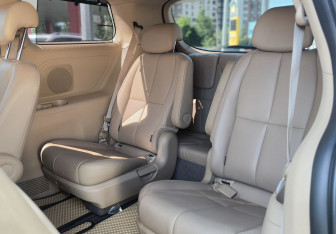 Подержанный автомобиль Kia Carnival 2018 года (16 фото)