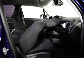 Подержанный автомобиль Jeep Renegade 2017 года (25 фото)