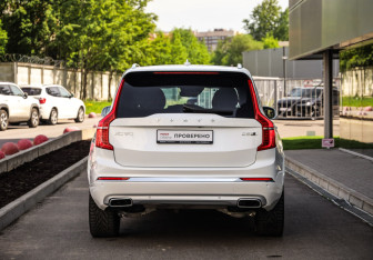 Подержанный автомобиль Volvo XC90 2020 года (8 фото)