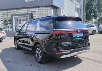Подержанный автомобиль Kia Carnival 2021 года (6 фото)