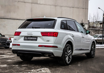 Подержанный автомобиль Audi Q7 2017 года (6 фото)