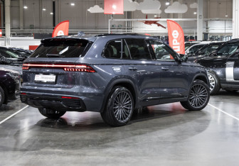 Подержанный автомобиль Geely Monjaro 2023 года (7 фото)
