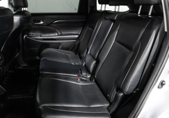 Подержанный автомобиль Toyota Highlander 2014 года (10 фото)