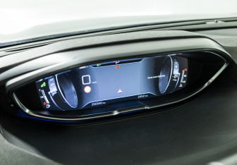 Подержанный автомобиль Peugeot 5008 Suv 2018 года (12 фото)
