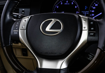 Подержанный автомобиль Lexus ES 2013 года (12 фото)