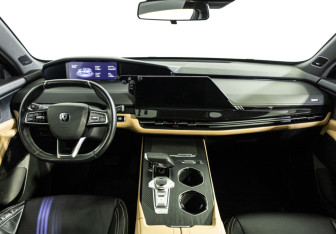 Подержанный автомобиль Changan UNI-K 2023 года (13 фото)