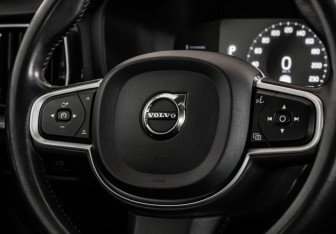 Подержанный автомобиль Volvo V60 2018 года (12 фото)
