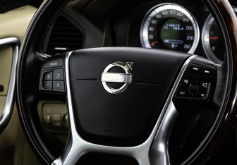 Подержанный автомобиль Volvo XC60 2012 года (11 фото)