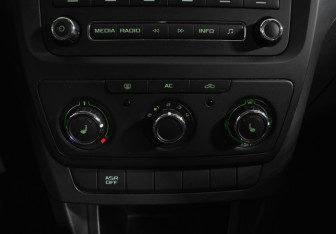 Подержанный автомобиль Skoda Yeti 2012 года (15 фото)