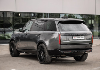 Подержанный автомобиль Land Rover Range Rover 2023 года (8 фото)