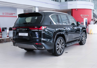 Новый Lexus LX 2023 (10 фото)