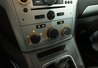 Подержанный автомобиль Opel Zafira Compactvan 2014 года (15 фото)