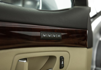 Подержанный автомобиль Lexus LS 2008 года (25 фото)