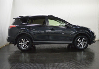 Подержанный автомобиль Toyota RAV4 2016 года (4 фото)