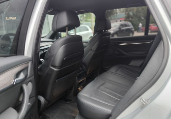 Подержанный автомобиль BMW X5 2016 года (23 фото)