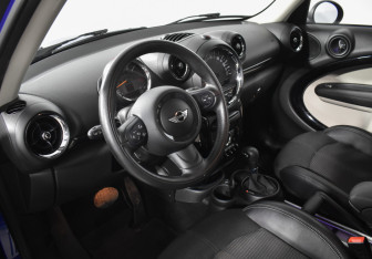 Подержанный автомобиль MINI Countryman 2015 года (9 фото)