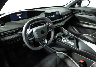 Подержанный автомобиль Changan UNI-V 2024 года (12 фото)