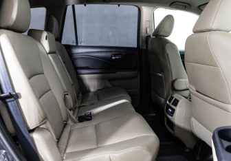 Подержанный автомобиль Honda Pilot 2018 года (21 фото)