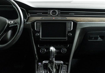 Подержанный автомобиль Volkswagen Passat Sedan 2016 года (14 фото)