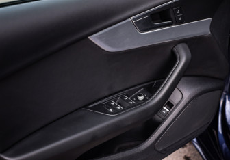 Подержанный автомобиль Audi A4 Sedan 2020 года (23 фото)