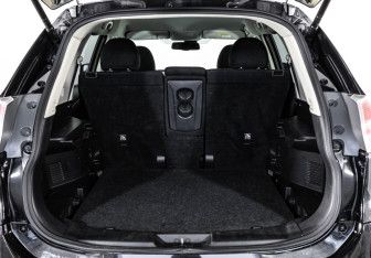 Подержанный автомобиль Nissan X-Trail 2017 года (21 фото)