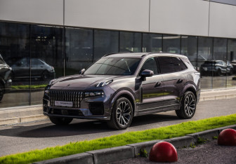 Подержанный автомобиль Lynk&Co 09 2023 года (3 фото)