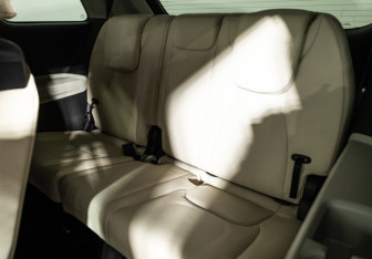 Подержанный автомобиль Kia Carnival 2021 года (24 фото)