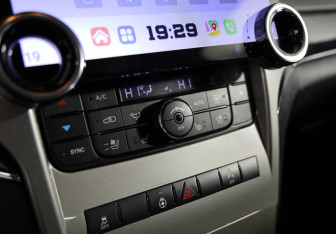 Подержанный автомобиль Jeep Grand Cherokee 2012 года (14 фото)