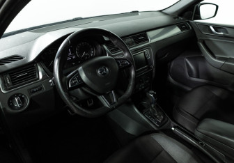 Подержанный автомобиль Skoda Rapid Liftback 2015 года (11 фото)