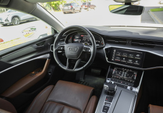 Подержанный автомобиль Audi A7 2021 года (14 фото)