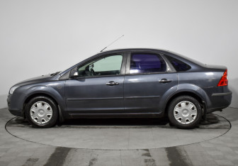Подержанный автомобиль Ford Focus Sedan 2007 года (8 фото)
