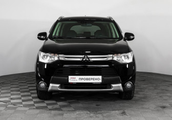 Подержанный автомобиль Mitsubishi Outlander 2014 года (2 фото)