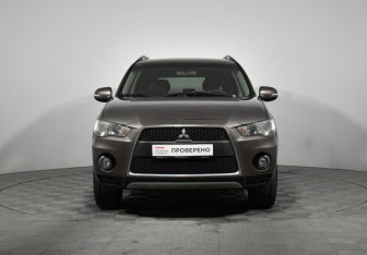 Подержанный автомобиль Mitsubishi Outlander 2011 года (2 фото)