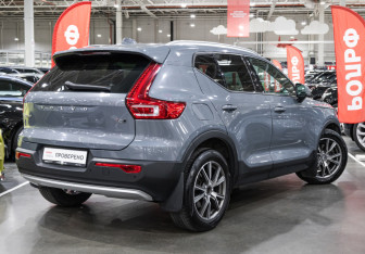 Подержанный автомобиль Volvo XC40 2019 года (7 фото)