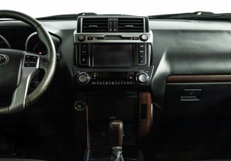 Подержанный автомобиль Toyota Land Cruiser Prado 2015 года (14 фото)