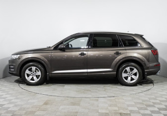 Подержанный автомобиль Audi Q7 2015 года (8 фото)