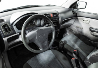 Подержанный автомобиль Kia Picanto 2007 года (11 фото)